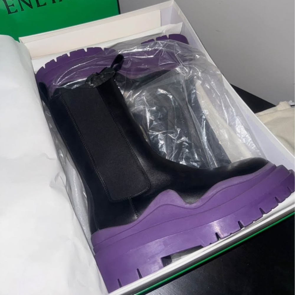 Bottega Veneta Tire Chelsea Boot - Picture 2 of 4
